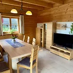 Grosses Mit 5 Schlafzimmer & 4 Baeder Holiday home Pollauberg