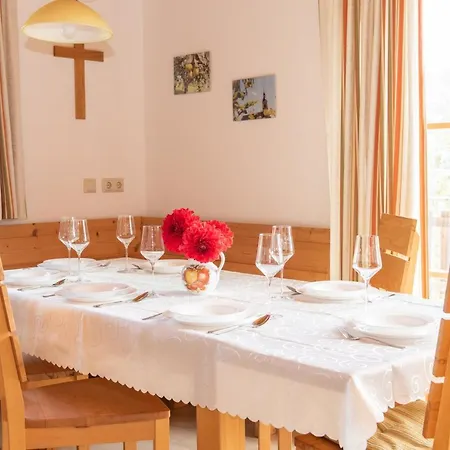 Grosses Mit 5 Schlafzimmer & 4 Baeder Pöllauberg