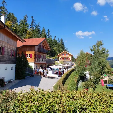 Holiday home Grosses Mit 5 Schlafzimmer & 4 Baeder Pollauberg