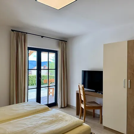Grosses Mit 5 Schlafzimmer & 4 Baeder