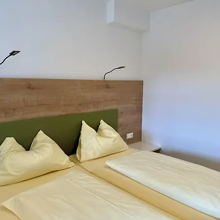Großes Mit 5 Schlafzimmer&4 Bäder Pöllauberg