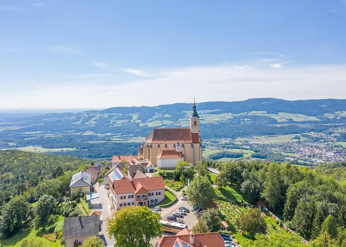 Grosses Mit 5 Schlafzimmer & 4 Baeder Pöllauberg