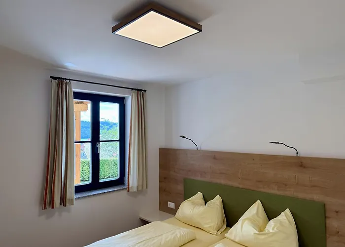 Grosses Mit 5 Schlafzimmer & 4 Baeder *